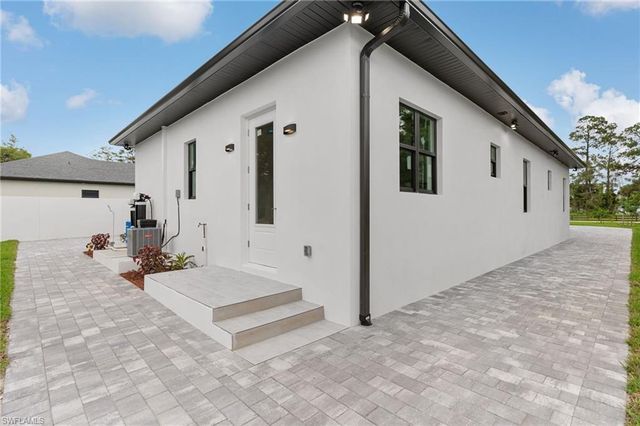 887 6th ST SE, Naples, FL 34117