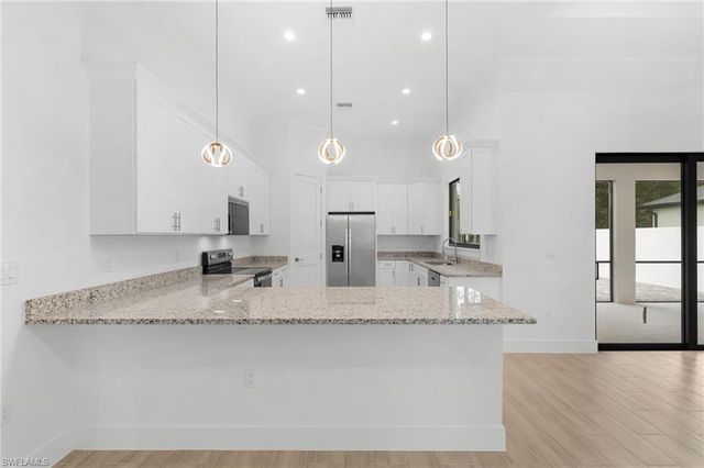 887 6th ST SE, Naples, FL 34117