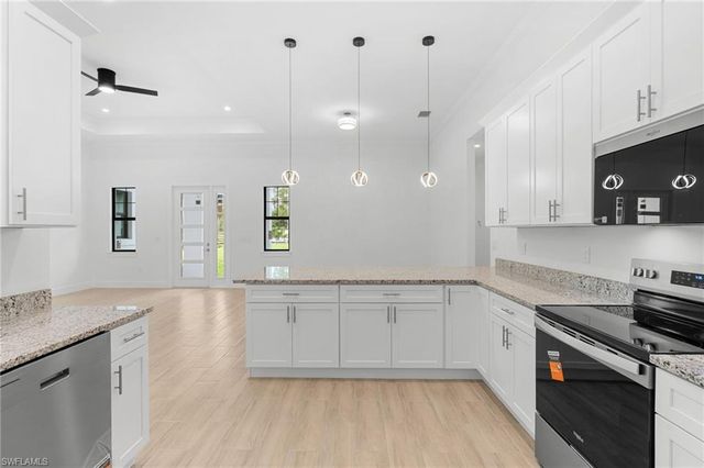 887 6th ST SE, Naples, FL 34117
