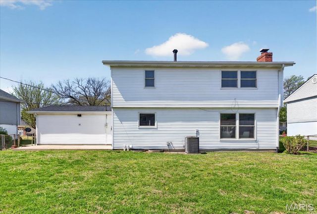 320 Sumter Drive, Belleville, IL 62221