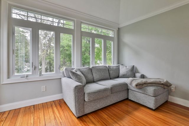 11 Gerry Rd, Lynnfield, MA 01940