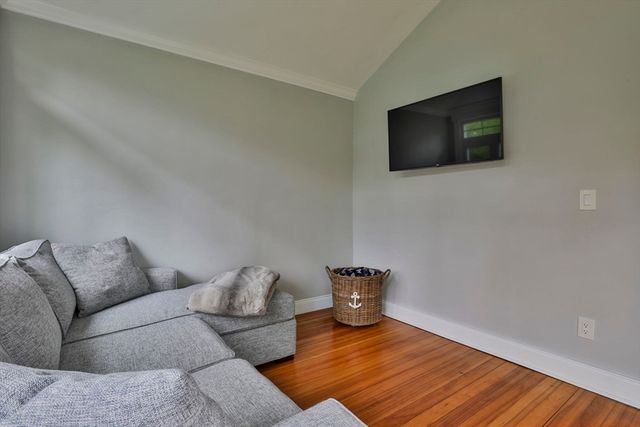 11 Gerry Rd, Lynnfield, MA 01940