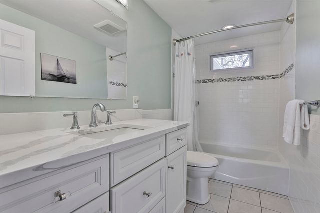 11 Gerry Rd, Lynnfield, MA 01940