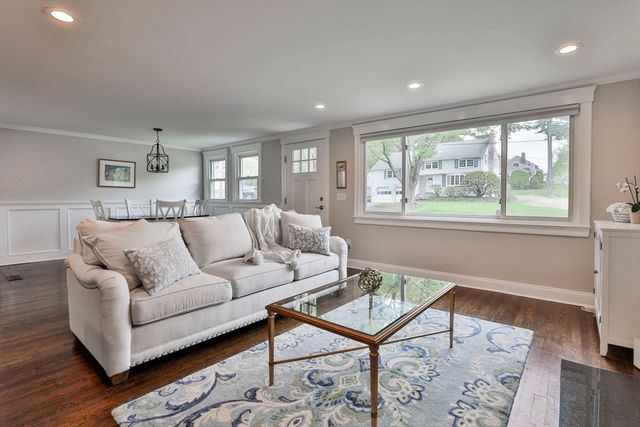 11 Gerry Rd, Lynnfield, MA 01940