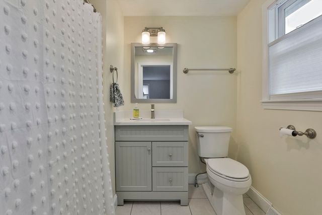 11 Gerry Rd, Lynnfield, MA 01940