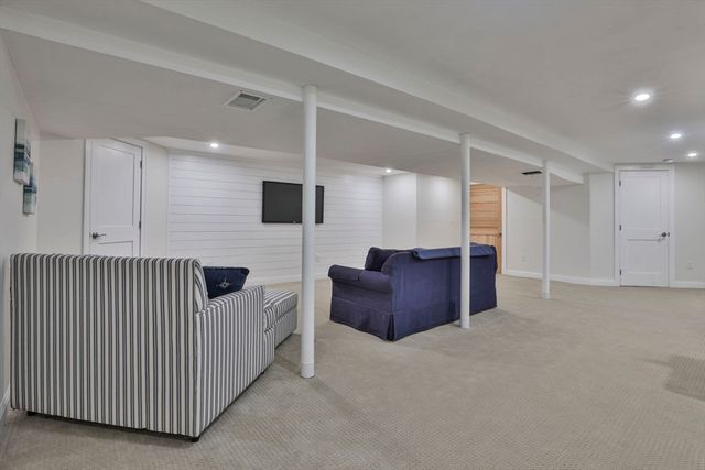 11 Gerry Rd, Lynnfield, MA 01940