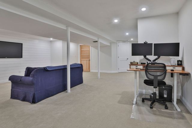 11 Gerry Rd, Lynnfield, MA 01940