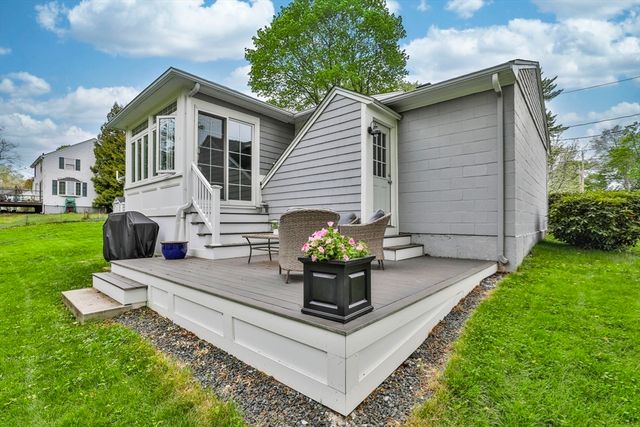 11 Gerry Rd, Lynnfield, MA 01940