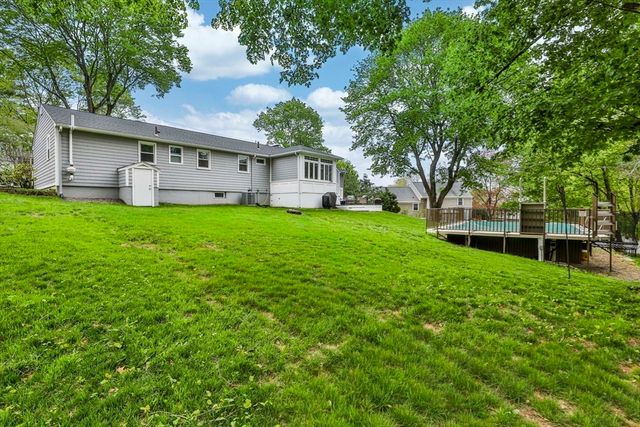 11 Gerry Rd, Lynnfield, MA 01940