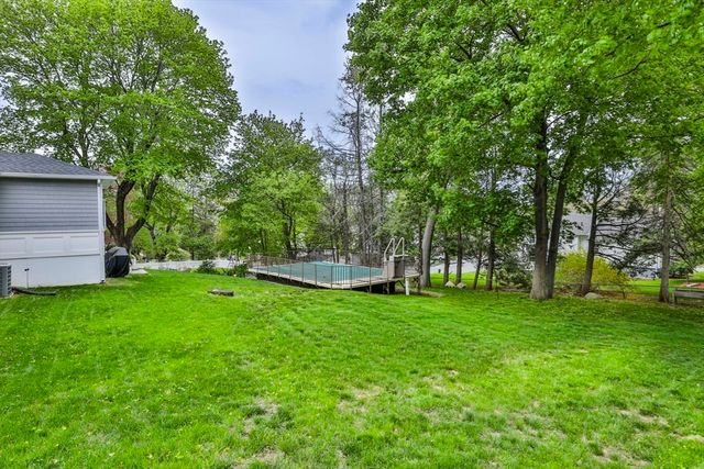 11 Gerry Rd, Lynnfield, MA 01940