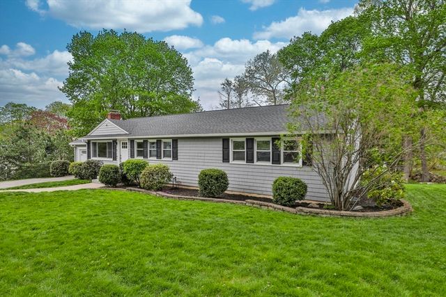 11 Gerry Rd, Lynnfield, MA 01940