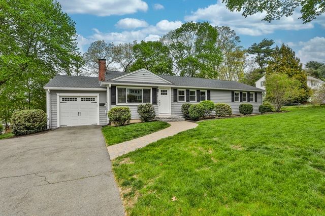 11 Gerry Rd, Lynnfield, MA 01940
