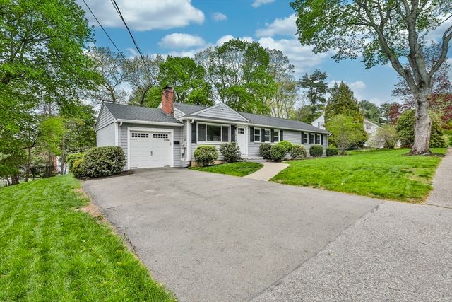 11 Gerry Rd, Lynnfield, MA 01940