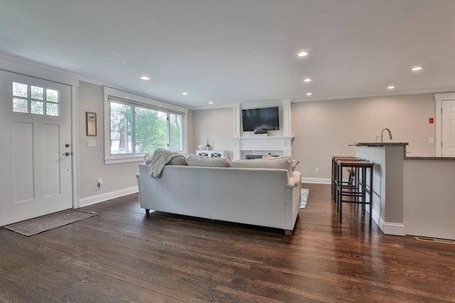 11 Gerry Rd, Lynnfield, MA 01940