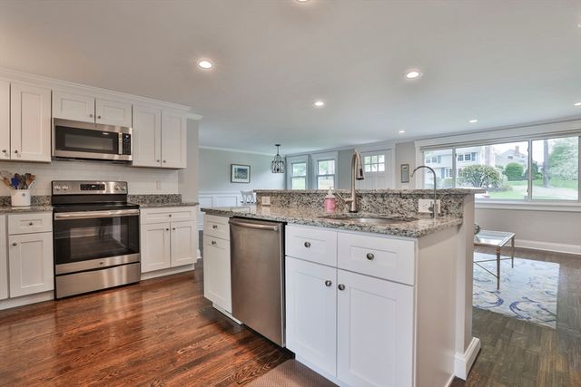 11 Gerry Rd, Lynnfield, MA 01940