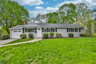 11 Gerry Rd, Lynnfield, MA 01940