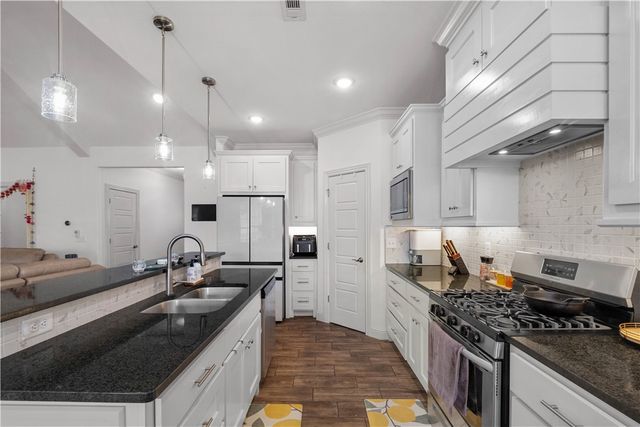 711 Merryfield Street, Bentonville, AR 72713