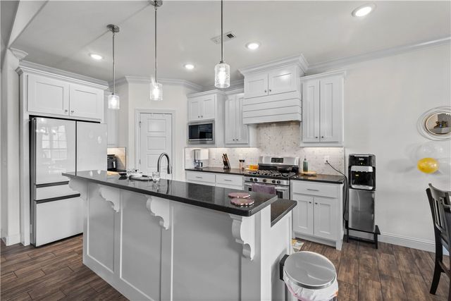 711 Merryfield Street, Bentonville, AR 72713