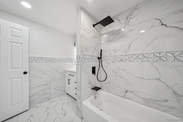 16891 Avon Avenue, Detroit, MI 48219