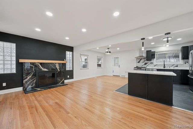 16891 Avon Avenue, Detroit, MI 48219