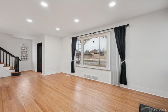 16891 Avon Avenue, Detroit, MI 48219