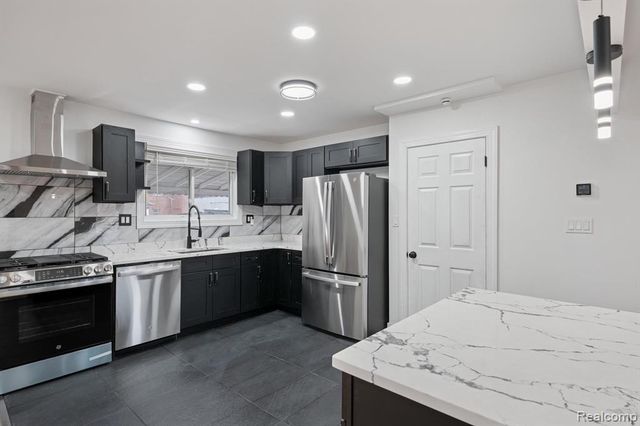 16891 Avon Avenue, Detroit, MI 48219