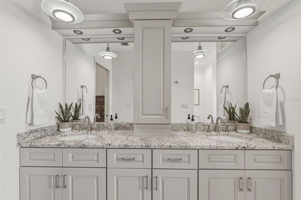 Image 31 of property listing at 634 CARMEL ROAD, Venice, FL 34293