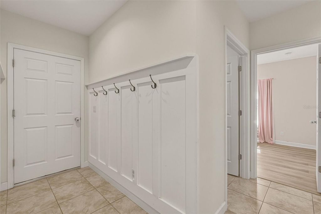 Image 32 of property listing at 634 CARMEL ROAD, Venice, FL 34293