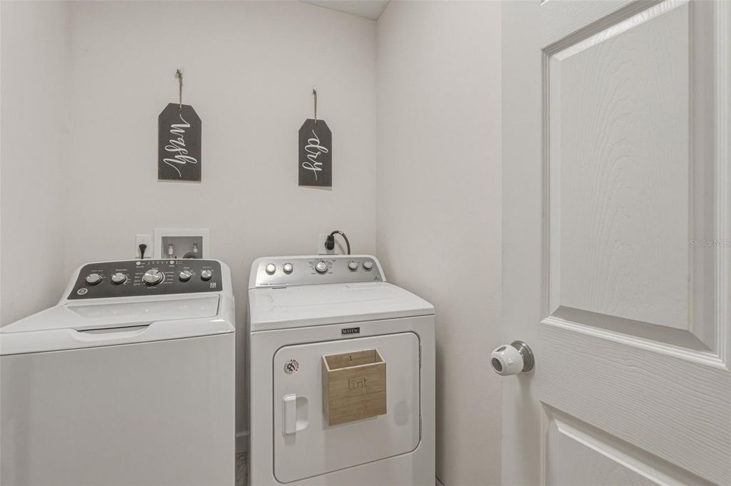 Image 38 of property listing at 634 CARMEL ROAD, Venice, FL 34293