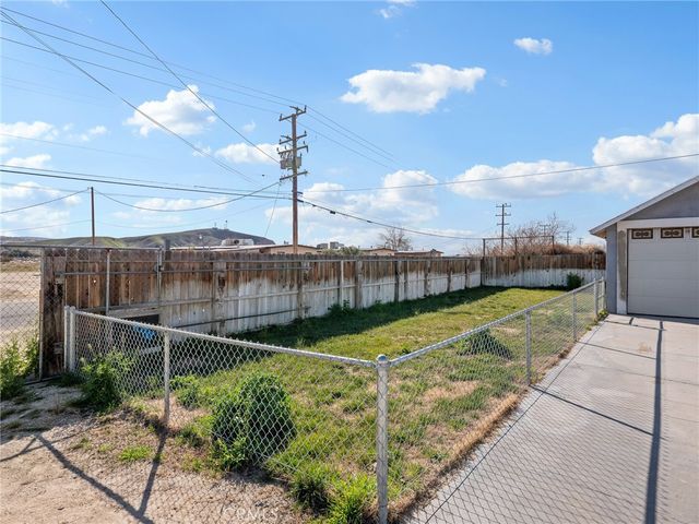 29246 Radio, Barstow, CA 92311