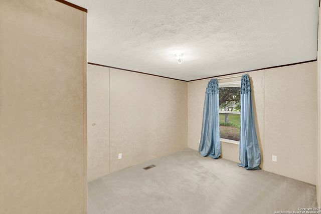 7205 County Road 401, Floresville, TX 78114