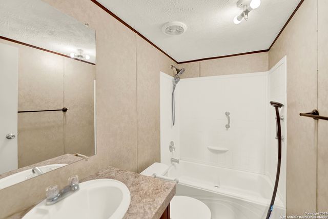 7205 County Road 401, Floresville, TX 78114