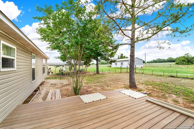 7205 County Road 401, Floresville, TX 78114