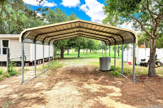 7205 County Road 401, Floresville, TX 78114