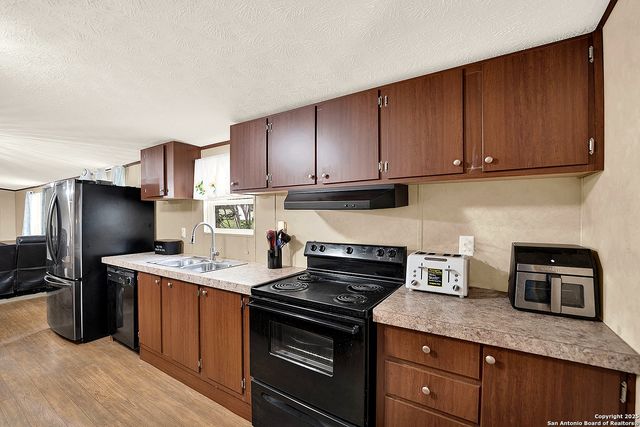 7205 County Road 401, Floresville, TX 78114