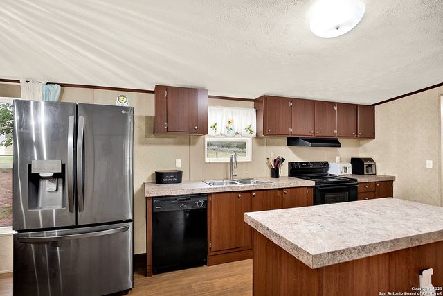 7205 County Road 401, Floresville, TX 78114