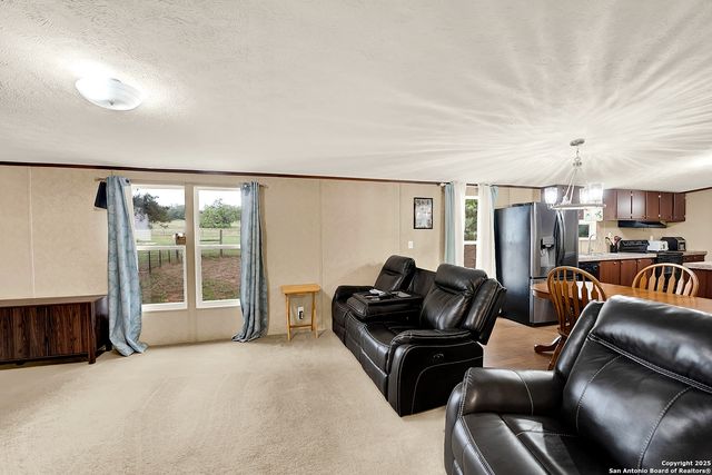 7205 County Road 401, Floresville, TX 78114