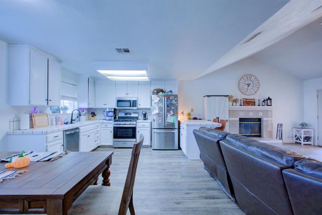 5718 Prince Norman Way, Riverbank, CA 95367