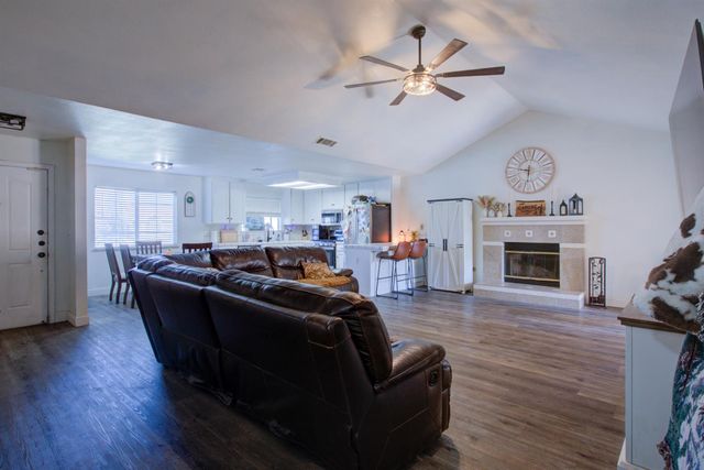 5718 Prince Norman Way, Riverbank, CA 95367