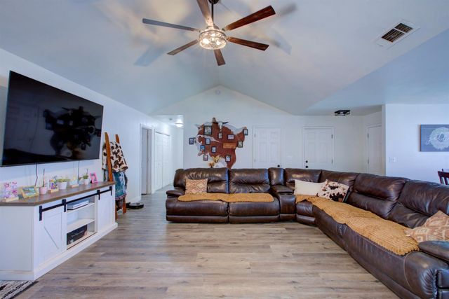 5718 Prince Norman Way, Riverbank, CA 95367