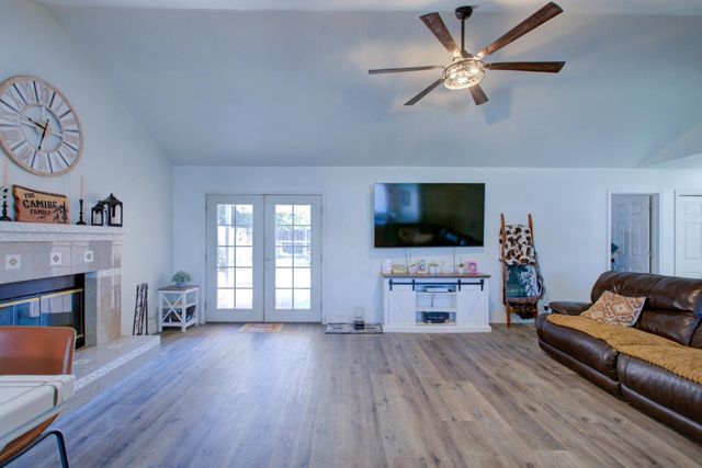 5718 Prince Norman Way, Riverbank, CA 95367