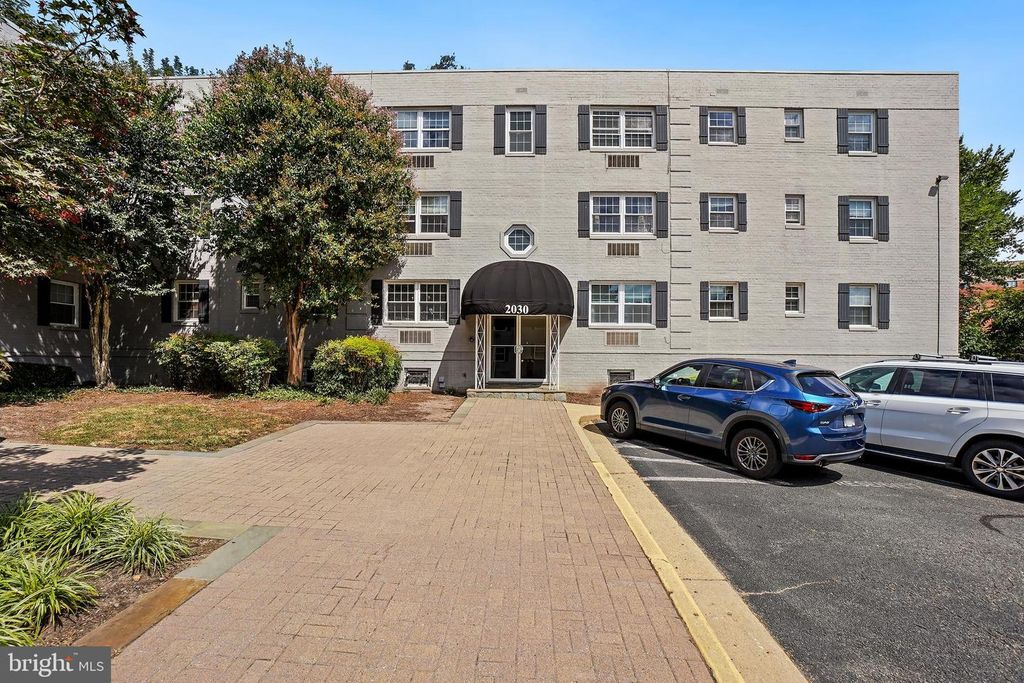 2030 N VERMONT ST #301, Arlington, VA 22207
