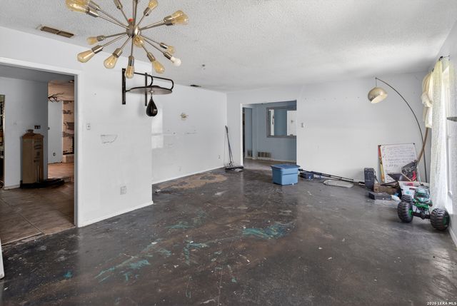 5026 LA HAYA ST, San Antonio, TX 78233