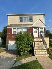 45 Radcliffe Road 1, Island Park, NY 11558