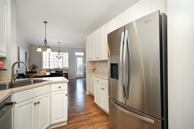 31504 Kline Circle, Warrenville, IL 60555