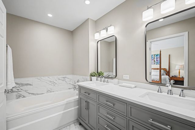 31504 Kline Circle, Warrenville, IL 60555