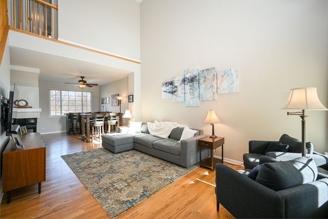 31504 Kline Circle, Warrenville, IL 60555