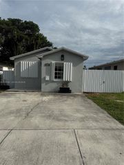 713 NW 4th Street, Hallandale Beach, FL 33009