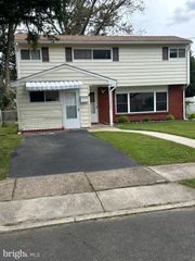 9 BARBARA LEE DR, Hamilton, NJ 08619