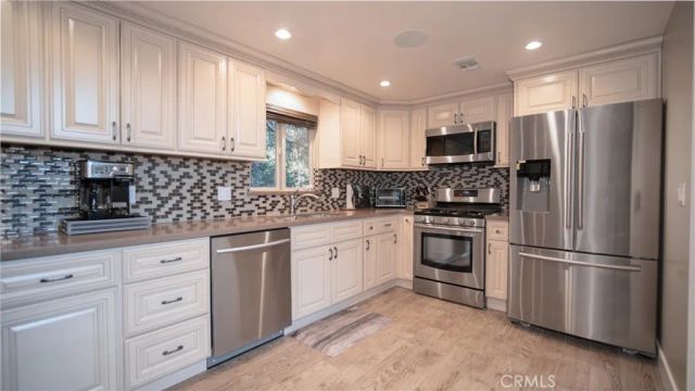 26947 Tunnel Drive, Lake Arrowhead, CA 92352